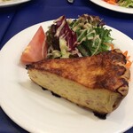 ラ ポルトルージュ - 前菜　人気のキッシュ