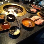 Yakiniku Tabehoudai Kangeki Dondon - 