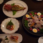 とれび庵 - ちょっと写真切れてますが・・・こんな感じで彩りよいお料理の数々でした～