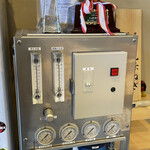 飯田商店 - 大きなトロフィー