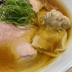 飯田商店 - ワンタンの食感がとても良い