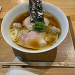 飯田商店 - わんたん入り醤油らぁめん