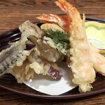 そば処 和邑 - 天婦羅盛り合わせ車海老旨いですよー