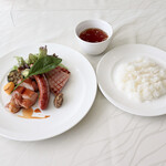 Karuizawa 72 Golf Kita Course - 신슈 허브 닭고기 테리야끼와 카루이자와 숙성 햄, 신슈 다테시나 소시지, 밥, 수프