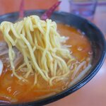 とんこつラーメンの穂月 - 太麺です