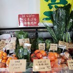 Shea Dainingu Sakigake - はっぴ〜べじたぶるさんという野菜屋さんが毎週火曜日・木曜日・土曜日の週３回野菜入れ替わります。
