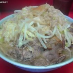 小ラーメン豚入 「ニンニクアブラカラメ」(750円)