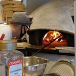 Pizzeria ALLORO - 燃え盛る本格石窯