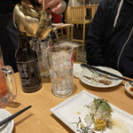 ヤマヤ鮮魚店 弥平 - ホッピーの中焼酎はストップするまで注ぎ続けます