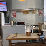 築港麺工房 - 奥がその、ご飯食べ放題コーナー　※セルフです