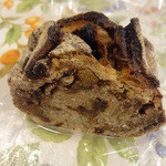 アミューズメントベーカリー＋プラス - カンパーニュ フリュイ エ ポワ （ﾊｰﾌ）