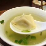 やん！ - 炒飯には水餃子付きです