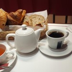 Brasserie VIRON - たっぷりはいった紅茶ポット。