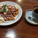 雪詩慕雲 - チョコバナナワッフルのハーフ、今月の珈琲  ブラジル   ヴィオレッタ。