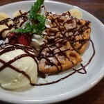 雪詩慕雲 - チョコバナナワッフルのハーフ。