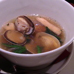 箪笥町　ビストロ萬那 - 「アサリと松茸のスープ」