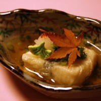 桜鶴苑 - 先附：胡麻豆腐磯部揚げ
