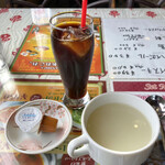 インドレストラン ガンジー   - セットのアイスコーヒーとスープ