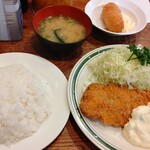Katsuretsu Yotsuya Takeda - サーモンフライ定食