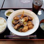 大地食堂 - 揚げ豆腐の角煮定食 858円・アイスコーヒー 110円