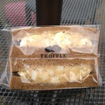 トリュフベーカリー 軽井沢店 - 黒トリュフの卵サンド