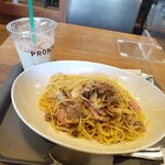 プロント - きのこと焦がしバター醬油のパスタとカフェラテ