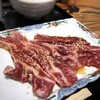Taishuuya Kiniku Kouda - ＊お尋ねするとお肉は100ｇ程度で、黒毛和牛だそう。 若干スジが気になりましたけれど、お肉自体は柔らかく噛むと旨味を感じますね。 ただ薄めのスライスなので、焼くときは気を付けないと焦げやすくて。(^0^;)