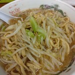 ラーメン二郎 - キャベツのミドリが新鮮！