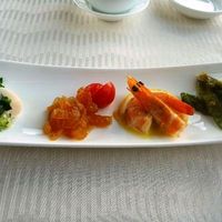 中国料理 「望海楼」 ヒルトン福岡シーホーク - 季節前菜盛り合わせ・帆立のネギソース（美味しい）・クラゲ（質のいいクラゲで少しピリ辛のお味付けもいいですね） 
                海老（辛子マヨネーズで）・インゲン 