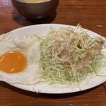 Ichibamboshi - 目玉焼きとサラダ