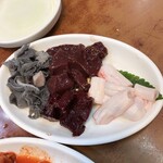 일신숯불갈비 - センマイ・レバ刺し・脊髄