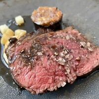 アグリスケープ - 和牛もも肉のロースト 岩塩と黒胡椒 生姜と茄子の黒豆味噌 根セロリのピューレ
