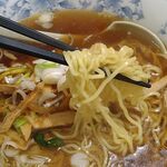 中華 味源 - 麺アップ