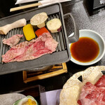 Iwanumaya - 日高見牛肩ロースの焼きしゃぶ。
                      おいしかったです。