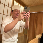 鮨 むらやま - 我が子のデビューを見つめるお父さん(*´﹀`*)♡笑