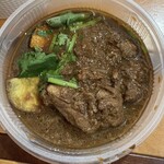 ヴィラージュ 成城石井 - アヤムシオ上から。意外と甘口で食べやすい