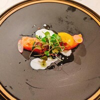 エスカーレ ホテルモントレ大阪 - サーモンコンフィ、ハーブ、胡桃、シトラスの薫り 　山葵とディルのソースと共に 