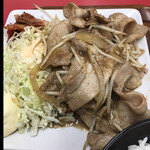 くるまやラーメン - 焼肉は豚肉の独特のやみつきになるタレ　まみこまみこ