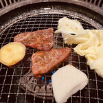 Yakiniku Teppanyaki Nakatsuru - 少しづつ焼きます