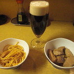 黒ビール（１５０円）・ナポリタン・まぐろ煮付け（各１００円）　全てタイムサービス価格