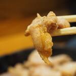 卓 - 赤鶏の塩焼きその３