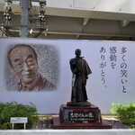 そば季菜 はや川 - 志村けんの銅像＆ポスター