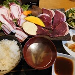 八ヶ岳小僧 - 鹿と猪の焼肉定食。ボリューム満点！