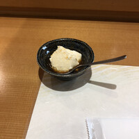 すし 堺 - 小鉢。自家製濃厚豆腐。