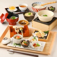 当店一押し★豆乳湯豆富が付いた 豆富・生麩・湯葉を楽しむ『八かく御膳』