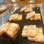 ふじお商店 - 豚足と香味野菜の香りと食感がたまらない