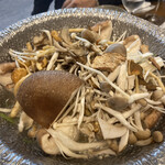 ふじお商店 - こんなにモリモリのキノコ達が