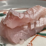 割烹 新多久 - 地物釣りマハタ(塩揉み)