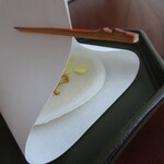 HOTEL THE MITSUI KYOTO a Luxury Collection Hotel & Spa - 懐紙で？で隠れている和菓子