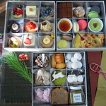 quatre epice - 【2012.12追加写真】古いけど…2010年度版スイーツのおせち￥１０,０００！
